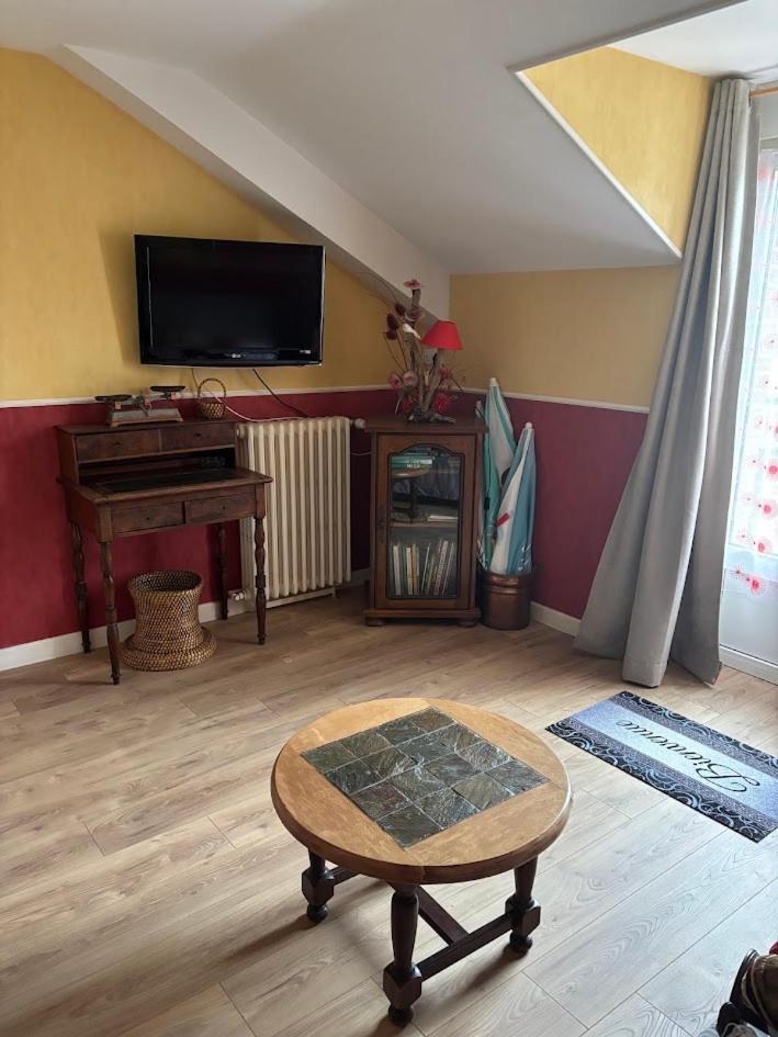 Auberge De La Normandie Junhac Eksteriør bilde