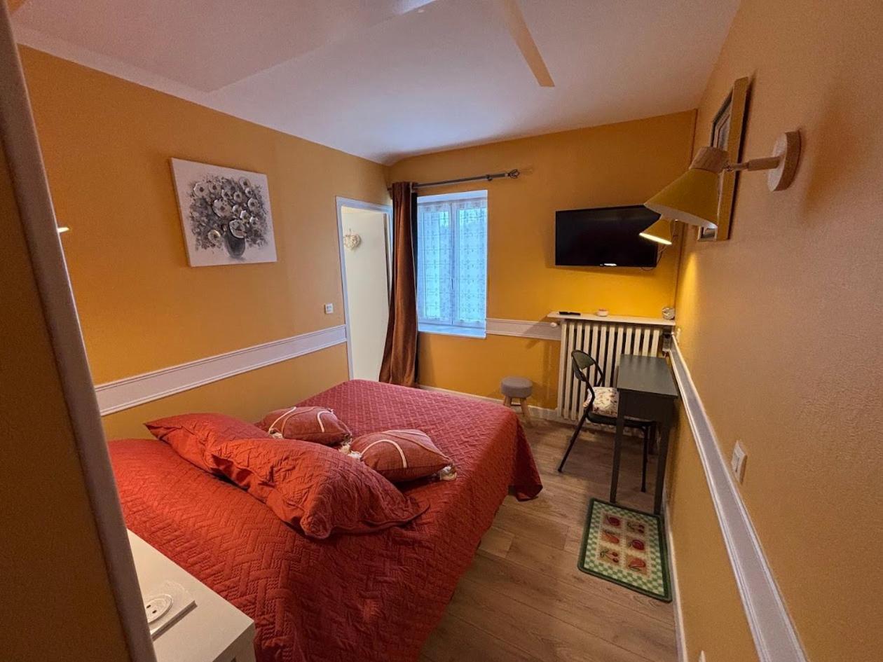 Auberge De La Normandie Junhac Eksteriør bilde