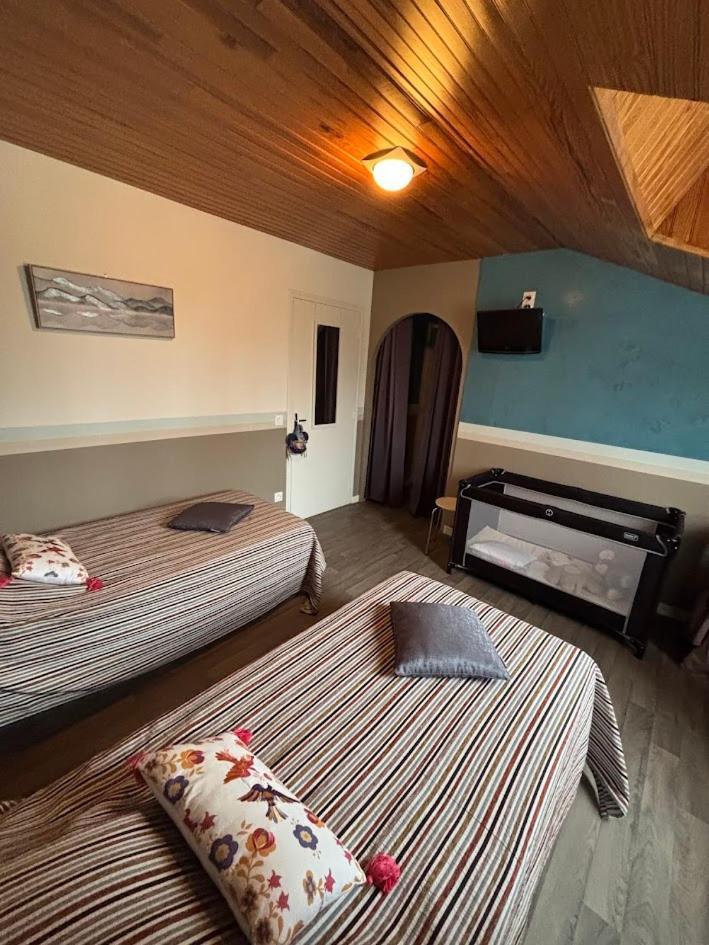 Auberge De La Normandie Junhac Eksteriør bilde