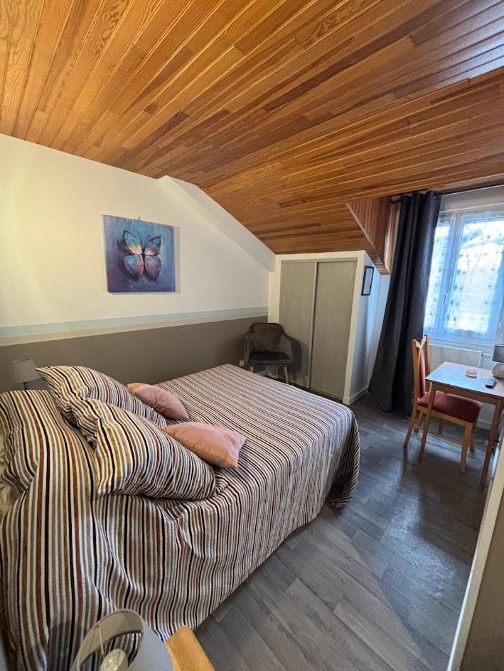 Auberge De La Normandie Junhac Eksteriør bilde